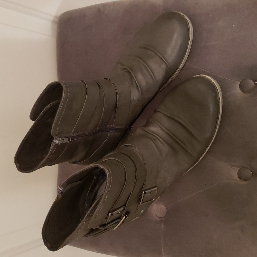 Boots - Picture 2 of 4